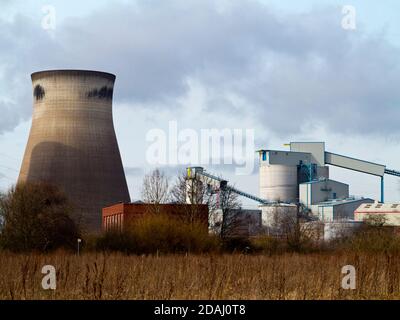 Cooling towers at Ferrybridge coal fired power station near Knottingley in West Yorkshire in 2017 prior to their demolition. Stock Photo