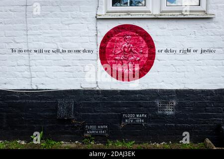 Mural commemorating the 800th anniversary of the signing of the Magna Carta, is painted on the wall of the Bell Weir Lock Keeper's house alongside the Stock Photo