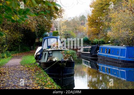 The link section between the Grand Union Canal and Stratford Canal at Kingswood Junction in autumn, Lapworth, Warwickshire, UK Stock Photo