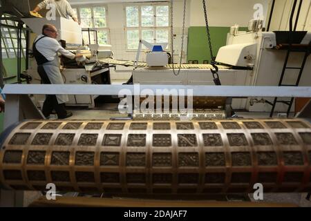 Stolberg, Germany. 21st Oct, 2020. At Friwi Werk Witte OHG, speculoos and biscuit dough is formed according to traditional motifs on engraved rollers, such as this one. Founded in 1891 by Friedrich Wilhelm Witte, the company looks back on a tradition of more than 120 years. Friwi offers around 60 different goods. Typical Christmas biscuits such as Stollen, Spekulatius, butter-rum biscuits or the chocolate decorated gingerbread hearts are currently among the bestsellers. Credit: Matthias Bein/dpa-Zentralbild/ZB/dpa/Alamy Live News Stock Photo
