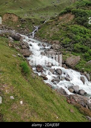 Beautiful river stream flowing through rocks in Indian Himalayan Mountain Valley. Stock Photo