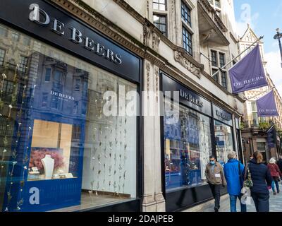 The exterior of De Beers luxury jewellery shop in Old Bond Street in the  West End of London Stock Photo - Alamy