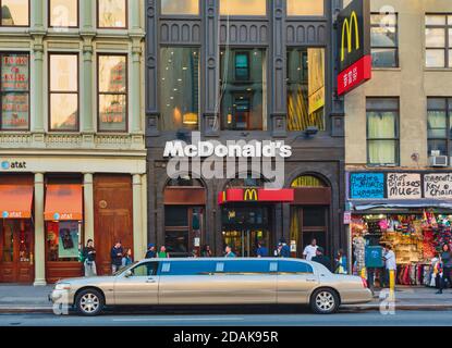 New York, New York State, United States of America.  Stretch limousine in front of Canal Street McDonald’s fast food restaurant. Stock Photo