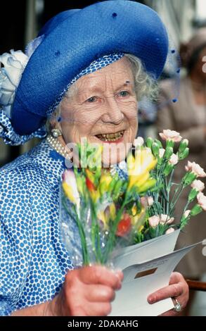 Queen Elizabeth The Queen Mother. Luncheon Army & Navy Club,London. 25.06.1997 Stock Photo