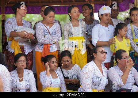 Balinese group, mainly women, in festive dress for celebrations to mark Galungan, Sakenan temple, Bali, Indonesia. Stock Photo