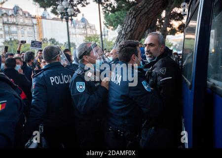 Porto, Portugal. 13th Nov, 2020. Police officers arrest a protester during the demonstration.Hundreds of workers of restaurants, bars and nightlife venues gathered in front of the City Hall to protest against the restrictive measures taken by the Government as a result of the increases in Covid19 infections that forces them to remain closed with a poor economic rescue. Credit: SOPA Images Limited/Alamy Live News Stock Photo