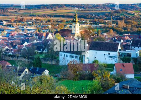 Hartberg: vineyard, church St. Martin, Schloss Hartberg Castle, Steirisches Thermenland - Oststeiermark, Steiermark, Styria, Austria Stock Photo