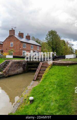 Canal side houses next to a lock on the grand union canal at braunston near Daventry, Northamptonshire. Stock Photo