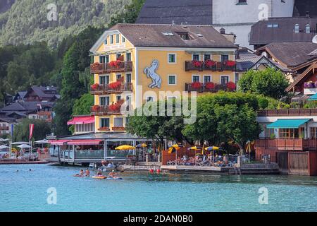Editorial: ST. WOLFGANG, UPPER AUSTRIA, AUSTRIA, August 16, 2020 - View of St. Wolfgang with the White Horse Inn, seen from the ferry to Gschwendt Stock Photo