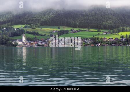 Editorial: ST. WOLFGANG, UPPER AUSTRIA, AUSTRIA, August 16, 2020 - Early morning clouds lifting over St. Wolfgang, seen from the jetty in Gschwendt Stock Photo
