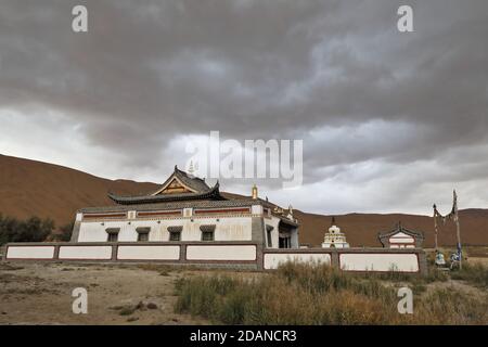 Badain Jaran Temple-white pagoda-Sumu Jaran Lake. Badain Jaran Desert-Inner Mongolia-China-1109 Stock Photo