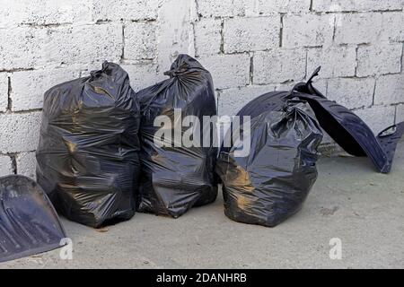 https://l450v.alamy.com/450v/2danhrb/three-big-blacks-garbage-bags-full-of-trash-2danhrb.jpg