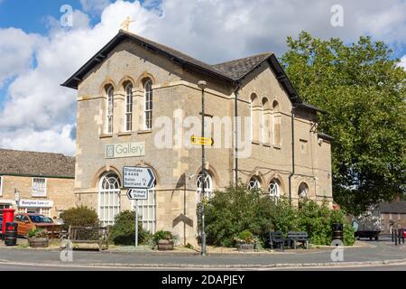 West Ox Arts Gallery, Market Square, Bampton, Oxfordshire, England, United Kingdom Stock Photo