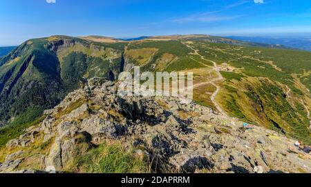 View on the Giant Valley (Obri dul), the Well Mountain (Studnicni hora), the Plain under the Sniezka, Lomniczka Cwm. Giants Mountains ridge (Karkonosz Stock Photo