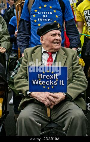 GREAT BRITAIN / England / London / Brigadier Stephen Goodall, 96 UK veteran take part at the Anti Brexit protest on March 23, 2019 in London. Stock Photo