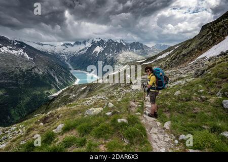 Hiking on the Berlin High Altitude Trail, Schlegeis Reservoir, Schlegeis reservoir, Zillertal Alps, Schlegeiskees Glacier, Zillertal, Tyrol, Austria Stock Photo