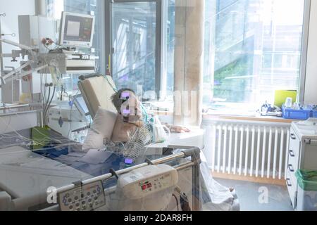 Patient in the intensive care unit for Covid patients, Hospital Agatharied, Agatharied, Bavaria, Germany Stock Photo