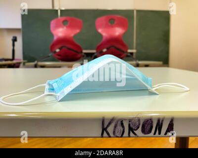 Empty classroom, seated, face mask and lettering KORONA on table, single tables without distance rule, Corona crisis, Germany Stock Photo