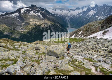 Hiking on the Berlin High Altitude Trail, Schlegeis Reservoir, Schlegeis reservoir, Zillertal Alps, Schlegeiskees Glacier, Zillertal, Tyrol, Austria Stock Photo