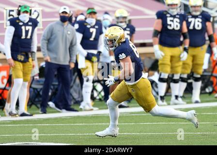 Alumni Stadium. 14th Nov, 2020. MA, USA; Notre Dame Fighting Irish tight end Michael Mayer (87) in action during the NCAA football game between Notre Dame Fighting Irish and Boston College Eagles at Alumni Stadium. Anthony Nesmith/CSM/Alamy Live News Stock Photo