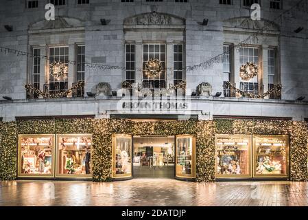 Cork City, Cork, Ireland. 15th November, 2020. A view of the Christmas display of the Brown Thomas store on Patrick's Street in Cork, City, Ireland. - Credit; David Creedon / Alamy Live News Stock Photo
