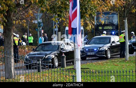 Berlin, Germany. 15th Nov, 2020. The British heir to the throne Prince Charles and his wife Camilla arrive in an armoured limousine for a conversation with Federal President Steinmeier and his wife at Bellevue Palace. The Prince of Wales and the Duchess of Cornwall are in Berlin on the occasion of the central commemoration of the Volkstrauertag. This year's national day of mourning in memory of the victims of National Socialism and the dead of both world wars is dedicated to German-British friendship. Credit: Bernd von Jutrczenka/dpa/Alamy Live News Stock Photo
