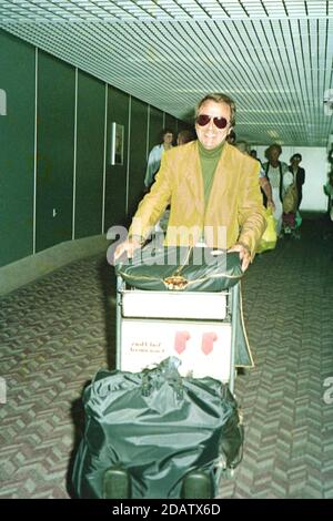 Des O'Connor arriving at London Heathrow Airport 1992 Stock Photo