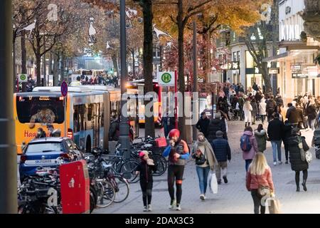 Hamburg, Germany. 14th Nov, 2020. People, some of whom wear a mouth-and-nose cover, go shopping on the autumnal Saturday afternoon through Mönckebergstraße, the main shopping street of the Hanseatic city. Credit: Markus Scholz/dpa - ATTENTION: Use in full format only/dpa/Alamy Live News Stock Photo