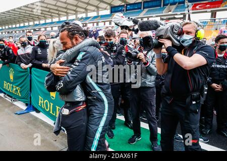 Tuzla near Istanbul, Turkey. 15th November, 2020. HAMILTON Lewis (gbr), Mercedes AMG F1 GP W11 Hybrid EQ Power+, portrait celebrating his 7th world champion title with Angela Cullen during the Formula 1 DHL Turkish Grand Prix 2020, from November 13 to 15, 2020 on the Intercity Istanbul Park, in Tuzla, near Istanbul, Turkey - Photo Antonin Vincent / DPPI / LM Credit: Gruppo Editoriale LiveMedia/Alamy Live News Stock Photo