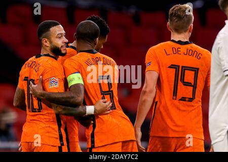 AMSTERDAM, NETHERLANDS - NOVEMBER 15: Memphis Depay of the Netherlands celebrating goal (3:0) with team (LR) Memphis Depay of the Netherlands, Georginio Wijnaldum of the Netherlands, Denzel Dumfries of the Netherlands, Luuk de Jong of the Netherlands during the UEFA Nations League match between Netherlands and Bosnia and Herzegovina at Johan Cruijff Arena on november 15, 2020 in Amsterdam, Netherlands (Photo by Marcel ter Bals/Orange Pictures) Stock Photo