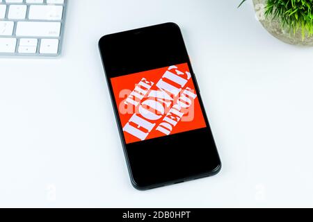 The Home Depot app logo on a smartphone screen. Stock Photo