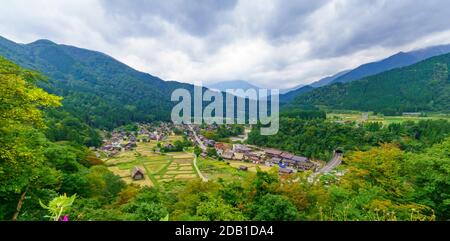 View of Ogimachi village with traditional gassho-zukuri farmhouses, in Shirakawa-go, Ono, Japan Stock Photo