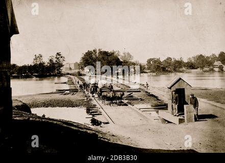 Pontoon bridges across James River at Richmond, Va. April, 1865. Stock Photo