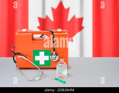 First aid kit with stethoscope and syringe - Canada Stock Photo