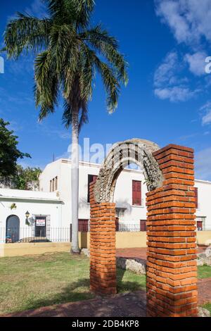 Dominican Republic, Santa Domingo, Colonial zone, Ruinas del Hospital San Nicolas de Bari and Church of La Altagracia. Stock Photo