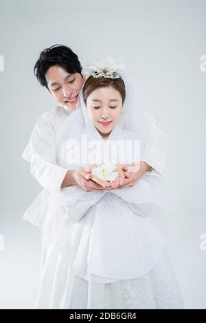 Korean Satin Simple Wedding Dress New Bride Seaside Lawn Wedding Honeymoon  White Dress | Shopee Singapore