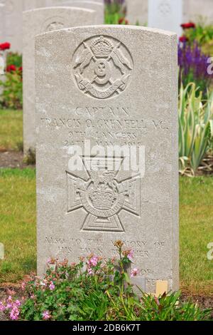 Grave of the English Victoria Cross recipient captain Francis Octavius Grenfell (1880-1915) at Vlamertinghe Military Cemetery in Ypres, Belgium Stock Photo