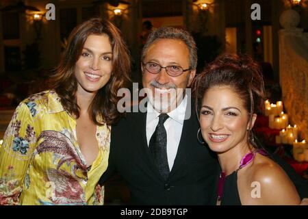 Miami, FL 11-2-2002 Cindy Crawford, Emelio & Gloria Estefan at the Fashion Fete benefit event hosted by Roberto Cavalli. Photo By Adam Scull/PHOTOlink Stock Photo