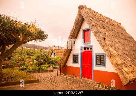 Casa de Santana', a traditional type of house in Madeira Islands, more  specifically in Santana region (Portugal) recreated in Minecraft :  r/Minecraftbuilds