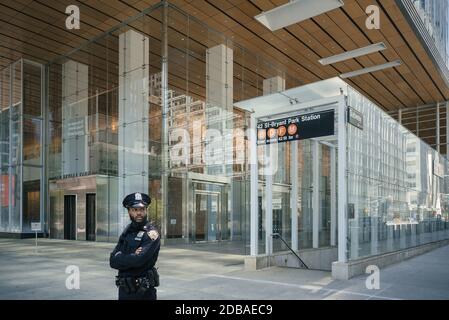 May 20, 2020. Manhattan, New York, Usa. A policeman patrols the streets at 1 Bryant Park in front of the entrance of an empty subway station. Stock Photo