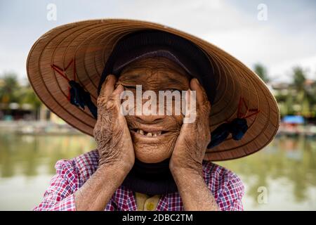 Old woman with straw hat from Vietnam Stock Photo