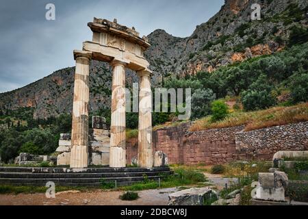 Tholos with Doric columns at the sanctuary of Athena Pronoia temple ruins in ancient Delphi, Greece Stock Photo