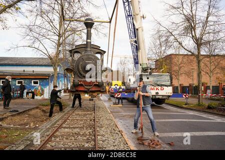 Potsdam, Deutschland. 16th Nov, 2020. Another film prop for the 'Giant Props' collection of unusual originals, the 'Emma' locomotive from the Jim Knopf films, will be set up on the street of the giants in the Babelsberg film park. Film park manager and 'locomotive driver' Friedhelm Schatz organized the transport. Potsdam, November 16, 2020 | usage worldwide Credit: dpa/Alamy Live News Stock Photo