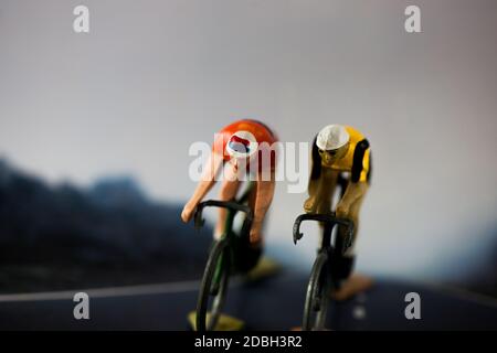 cycling figure Miniature cyclist roger metal position modern runner 1/35 