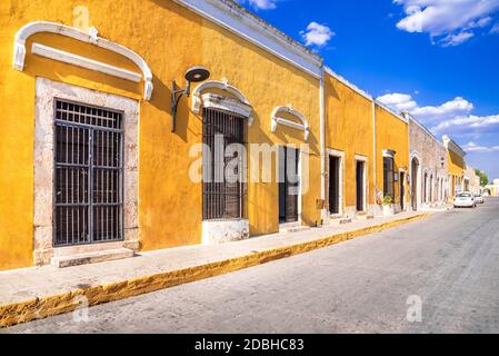 Izamal, Mexico. Spanish colonial downtown street in Yellow City, Yucatan Peninsula. Stock Photo