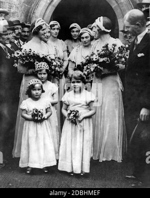 Elizabeth II (front right) as one of the flower girls before the bridesmaids at the wedding of Lady May Cambridge and Henry Abel Smith the church in Balcome, Sussex. Stock Photo