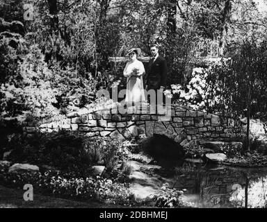 'King George VI and Queen Elizabeth, in a dove-blue ensemble with a wide-brimmed hat, at the ''Chelsea Flower Show'' of the ''Royal Horticultural Society''.' Stock Photo