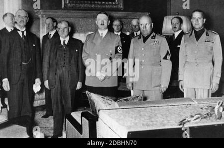 Neville Chamberlain, Edouard Daladier, Adolf Hitler, Benito Mussolini and Galeazzo Ciano during the Munich Conference. Between Hitler and Mussolini stand Joachim Ribbentrop and Ernst von Weizsaecker. Stock Photo