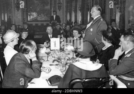 As a guest of the Verein der Auslaendischen Presse zu Berlin, Air Force General Hermann Goering is quoted as saying that the German Luftwaffe serves solely for peace. His speech included the demand to the world press to report objectively and truthfully on the subject of the Reichsluftwaffe in the future. His wife Emmy is sitting opposite him, on the right side of the picture is his adjutant, Lieutenant Colonel Karl Bodenschatz. Stock Photo