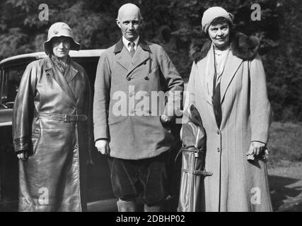 From left to right: Alexandrine of Mecklenburg (Queen of Denmark), Grand Duke Friedrich Franz VI of Mecklenburg-Schwerin and Crown Princess Cecilie of Mecklenburg in 1931. The three siblings are about to leave for the golf course. Cecilie is holding a leather golf bag in her hand. Stock Photo